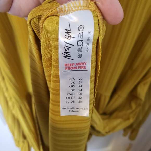 Nasty Gal Ribbed Long Sleeve Plus Size Dress - Picture 6 of 9